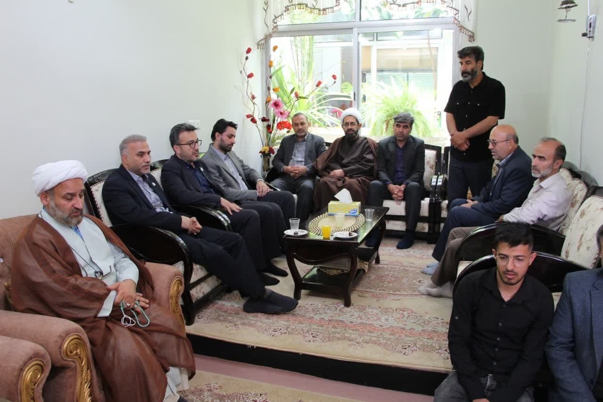 دیدار دانشگاهیان دانشگاه آزاد نجفآباد با خانواده شهید خدمت