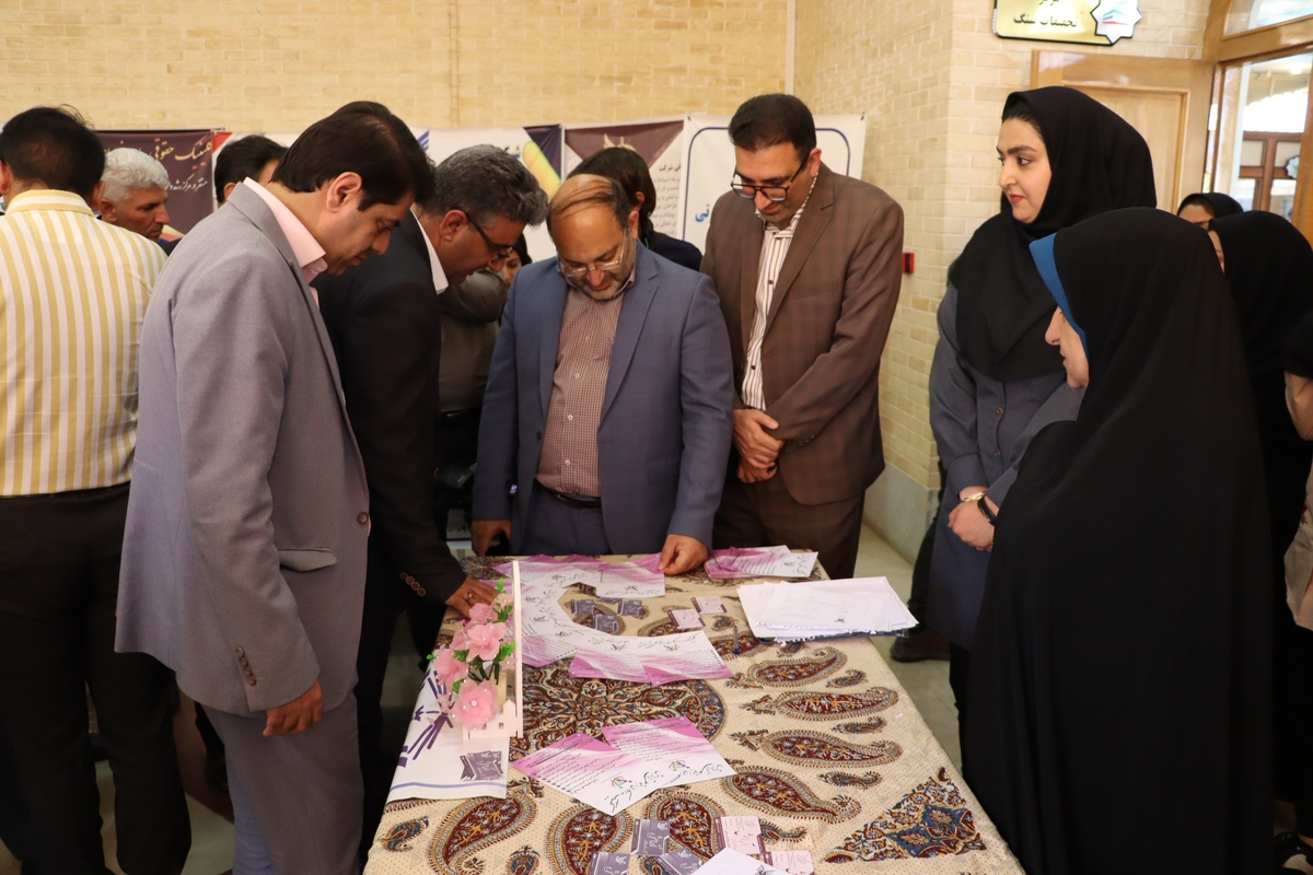 اشتغال ۶۰۰ دانشجوی دانشگاه آزاد خمینیشهر در بنگاههای اقتصادی