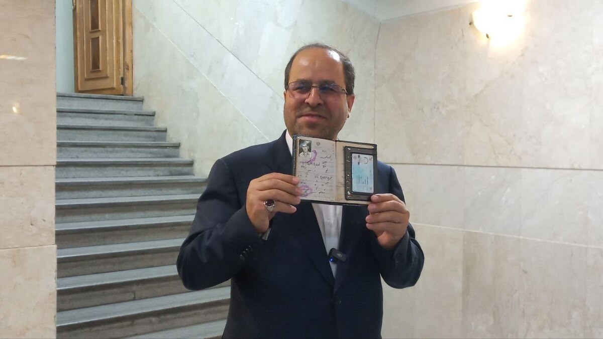 مقیمی با شعار «دولت کارآفرین بر مدار علم و عمل» در انتخابات ثبتنام کرد