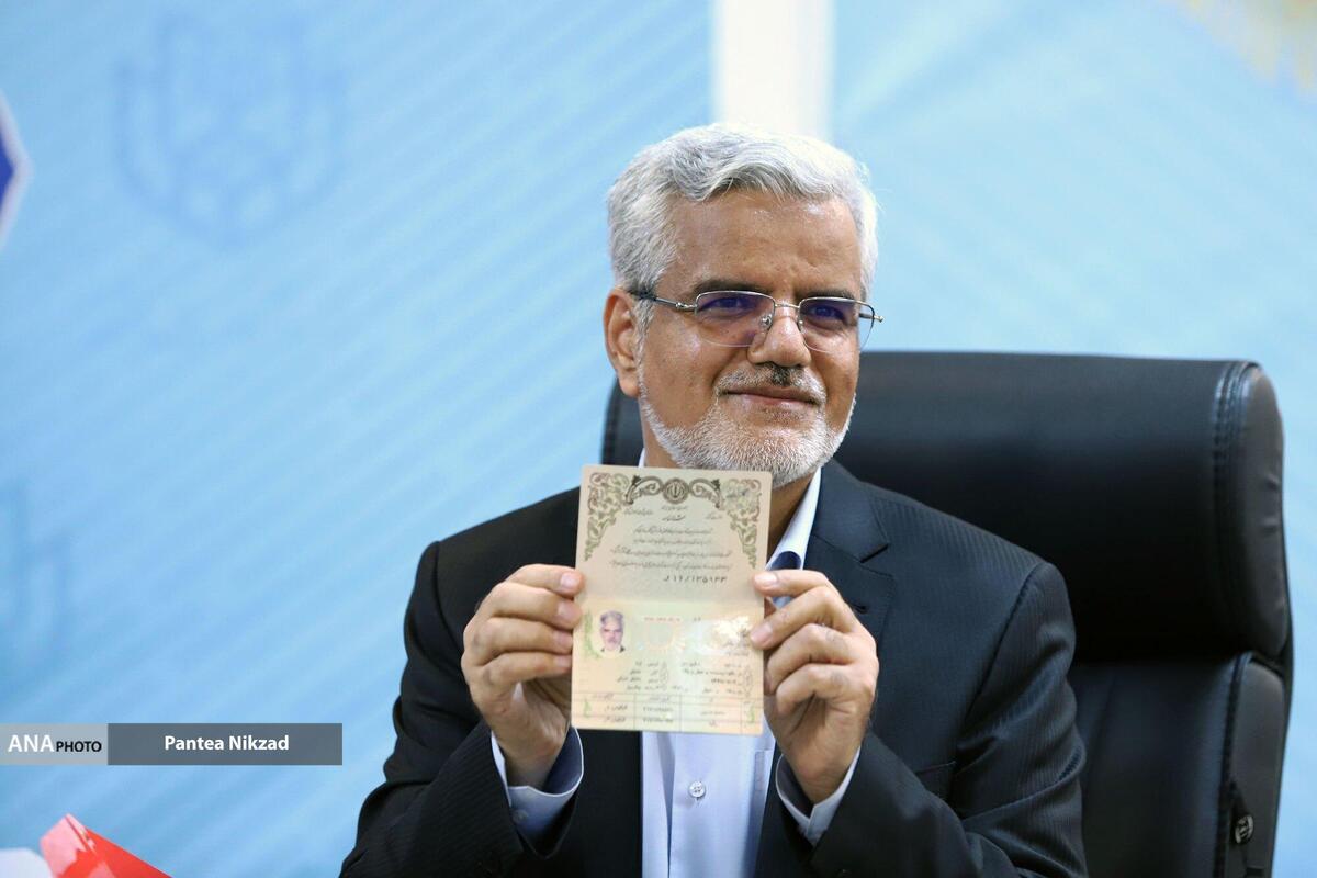 صادقی با شعار «توسعه پایدار و متوازن بر محور علم، تولید و عدالت» در انتخابات ثبتنام کرد