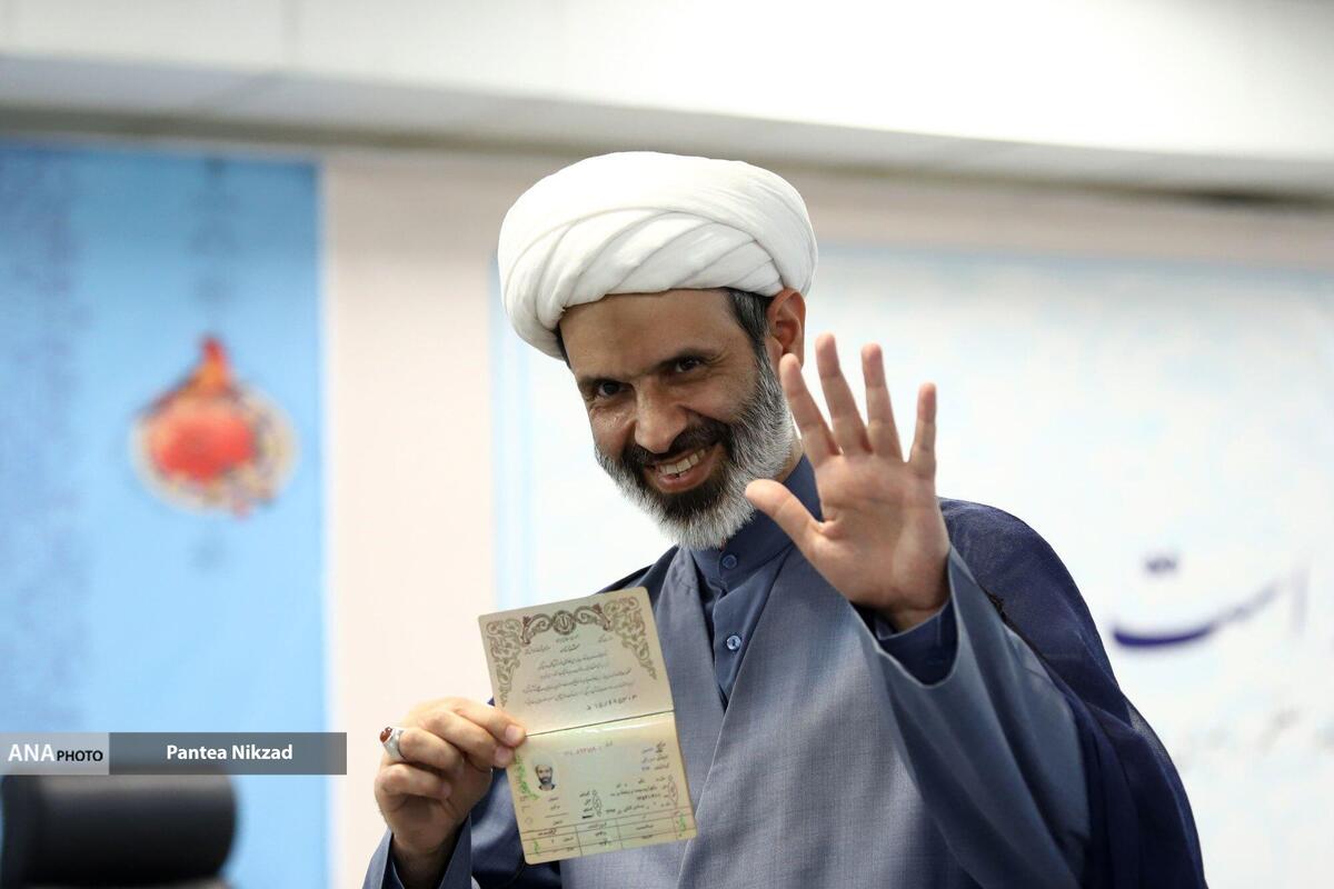 حجتالاسلام میرزایی در انتخابات ریاست جمهوری ثبتنام کرد اگر رأی بیاورم کفش آهنی بهپا میکنم
