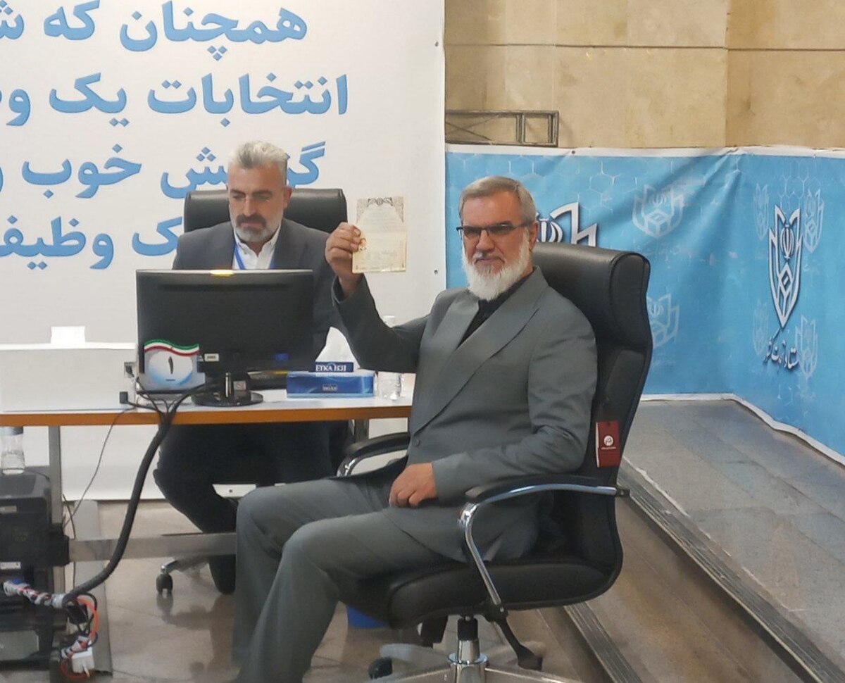 محمد رویانیان در انتخابات ریاست جمهوری ثبتنام کرد ما نیاز به قدرت ملی در گرو انسجام ملت ایران داریم