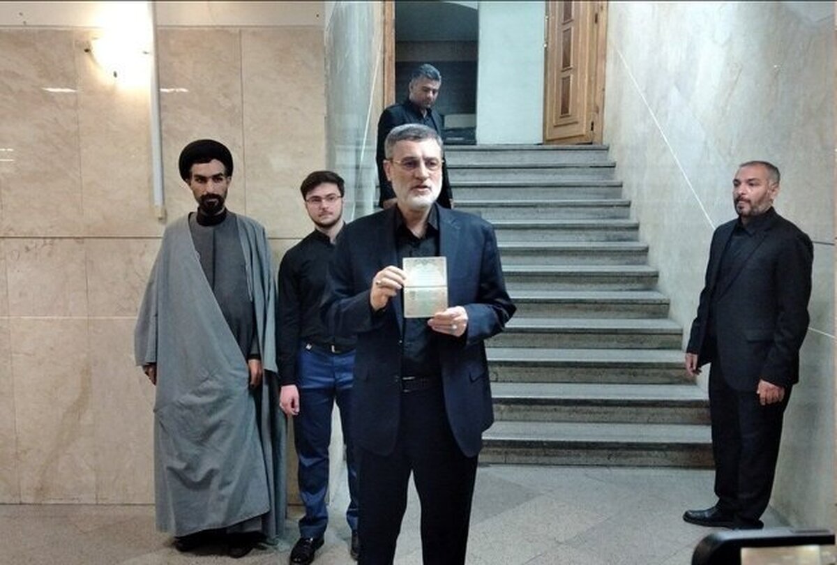 قاضیزاده هاشمی در انتخابات ریاست جمهوری ثبتنام کرد نام دولت من «دولت مردم، دولت خانواده» است
