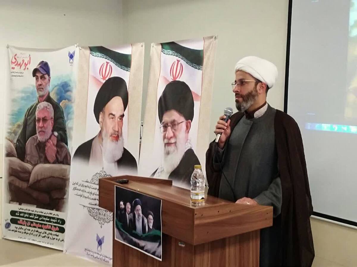 امام خمینی(ره) روحیه اعتماد به نفس را به امتهای اسلامی هدیه کرد