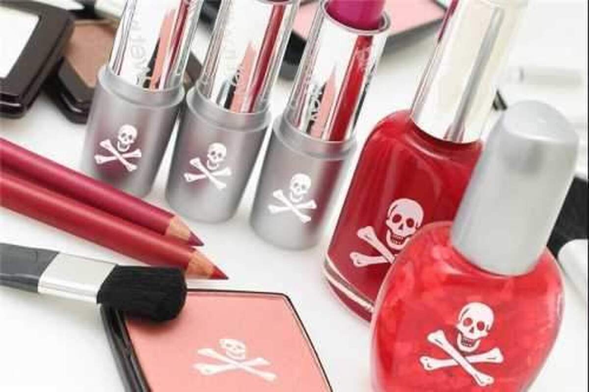 تولید رژلب‌های غیرمجاز با استفاده از رنگ صنعتی دارای سرب، ارسنیک و جیوه