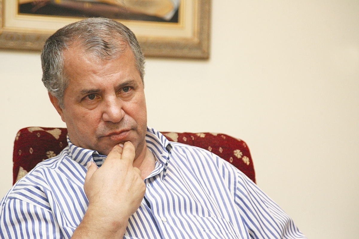 بازداشت علی پروین صحت ندارد