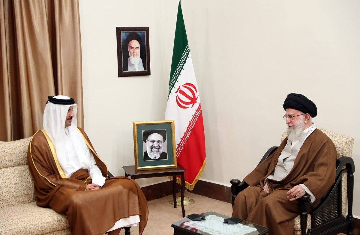 امیر قطر برای عرض تسلیت با رهبر انقلاب دیدار کرد