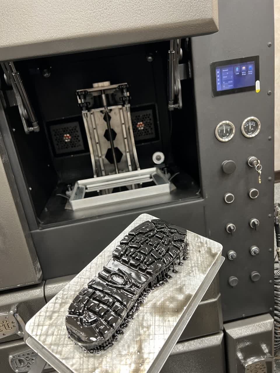 ساخت محصولی فناورانه که هزینه‌ تولید زیورآلات را کاهش می‌دهد/ تکنولوژی‌ پرینت سه‌بُعدی بومی‌سازی شد