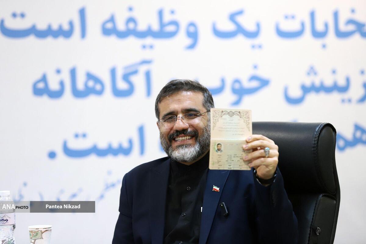 وزیر ارشاد به دلیل فعالیتهای انتخاباتی از حج بازماند + فیلم