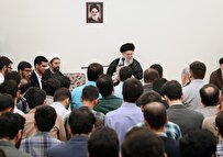 رهبر انقلاب: ارزش نخبه خیلی بالاتر از مدال است/ هر دولتی که سرکار بیاید باید استقلال سیاسی کشور را حفظ کند