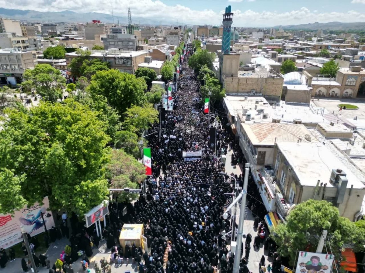 استقبال کمسابقه زنجانیها از شهید خدمت تشییع پیکر خلبان قدیمی با شعار «یئل یاتار طوفان یاتار یاتماز حسینین پرچمی» + فیلم و عکس