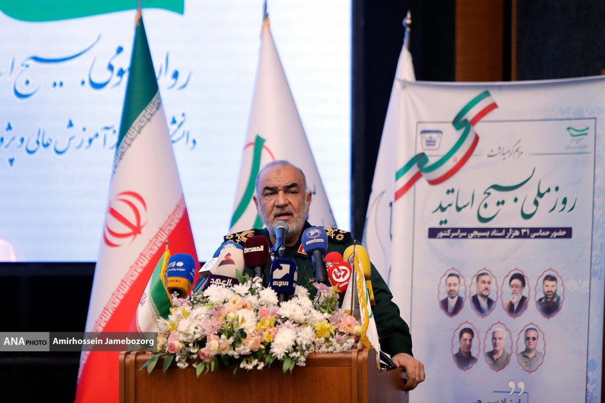 سرلشکر سلامی: انقلاب اسلامی پرچمدار آزادی مستضعفان از یوغ ظلم مستکبران است