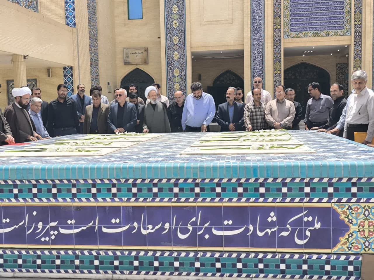 امروز نیاز ما به &laquo;شهید جمهور&raquo; بیشتر بود/ لباس و عبای خاکی رئیس جمهور پیام&zwnj;های زیادی دارد