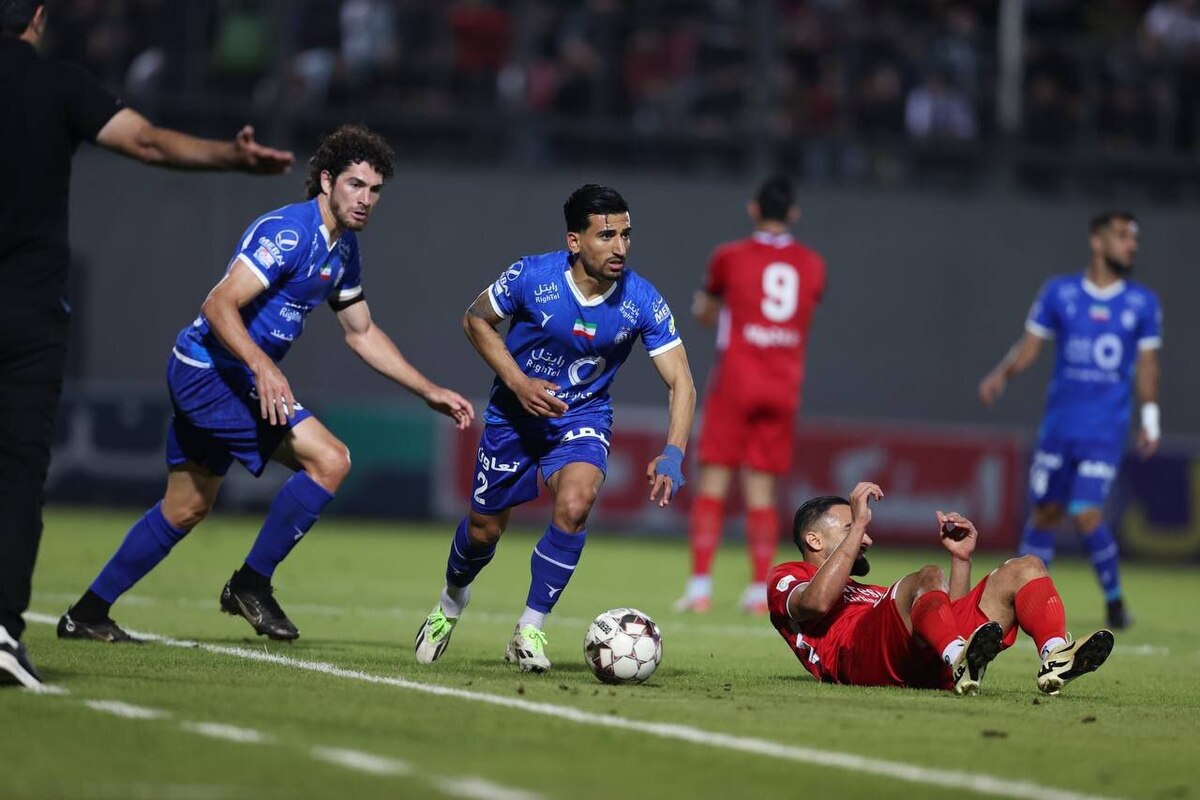 نراقی: استقلال باید بهتر بازی کند تا سد داوریها را هم بردارد پرسپولیس صدرنشین نمیشد، به داورها اعتراض میکرد