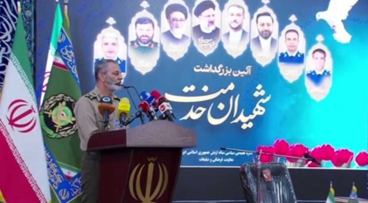 موسوی: ایران ایستاده و با قدرت به پیش میرود دنیا مبهوت بزرگی این ملت است