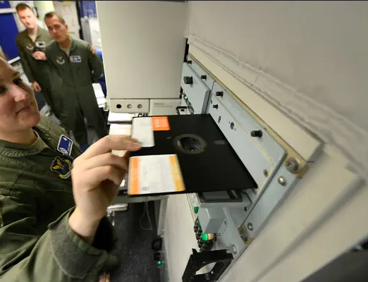 ۱۱ حقیقت درباره «فلاپیدیسک»/ عمر اولین فلاپیدیسکها به بیش از نیمقرن پیش برمیگردد! ۱۱ حقیقت درباره «فلاپیدیسک»/ عمر اولین فلاپیدیسکها به بیش از نیمقرن پیش برمیگردد!