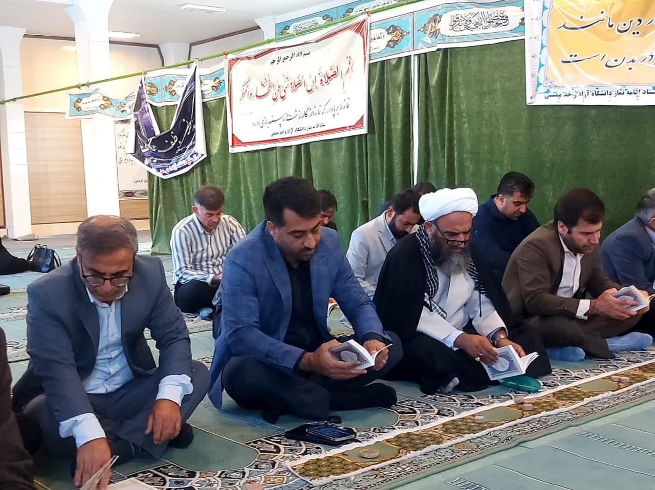 شهدای خدمت تا پای جان پای عهد و وفای خودشان ماندند شهدای خدمت تا پای جان پای عهد و وفای خودشان ماندند