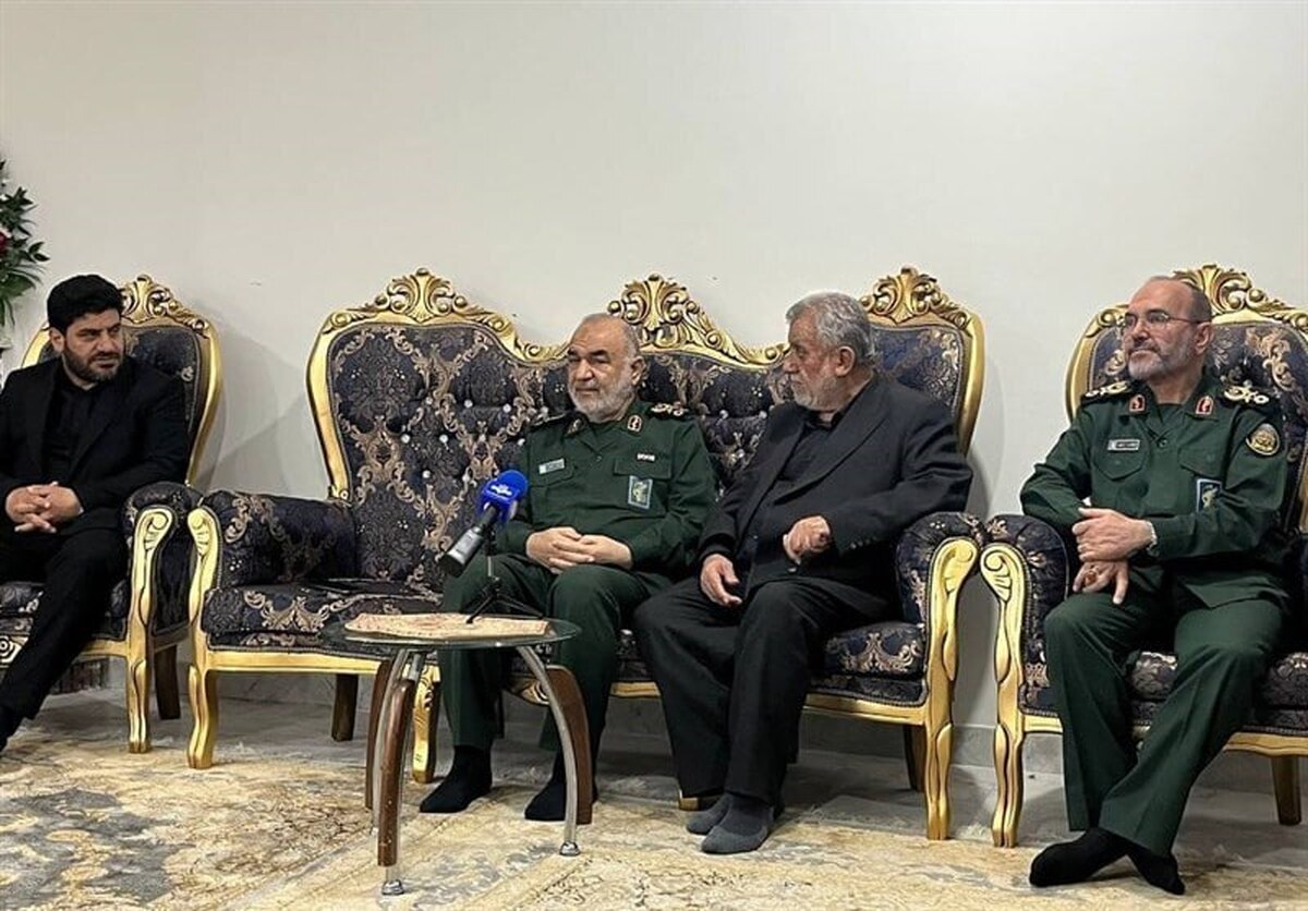 فرمانده سپاه با خانواده شهید موسوی دیدار کرد