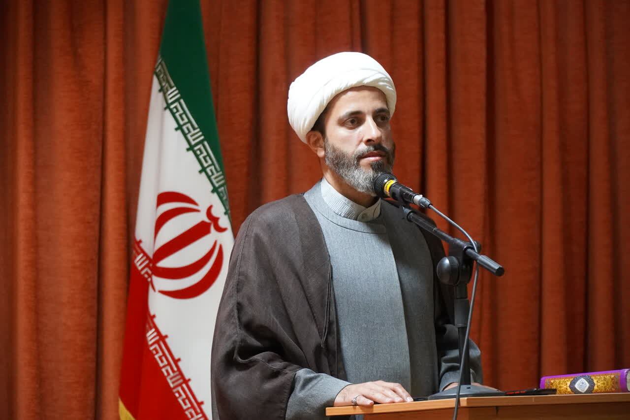 تفاوت مکتب انسانی و دینی چیست؟