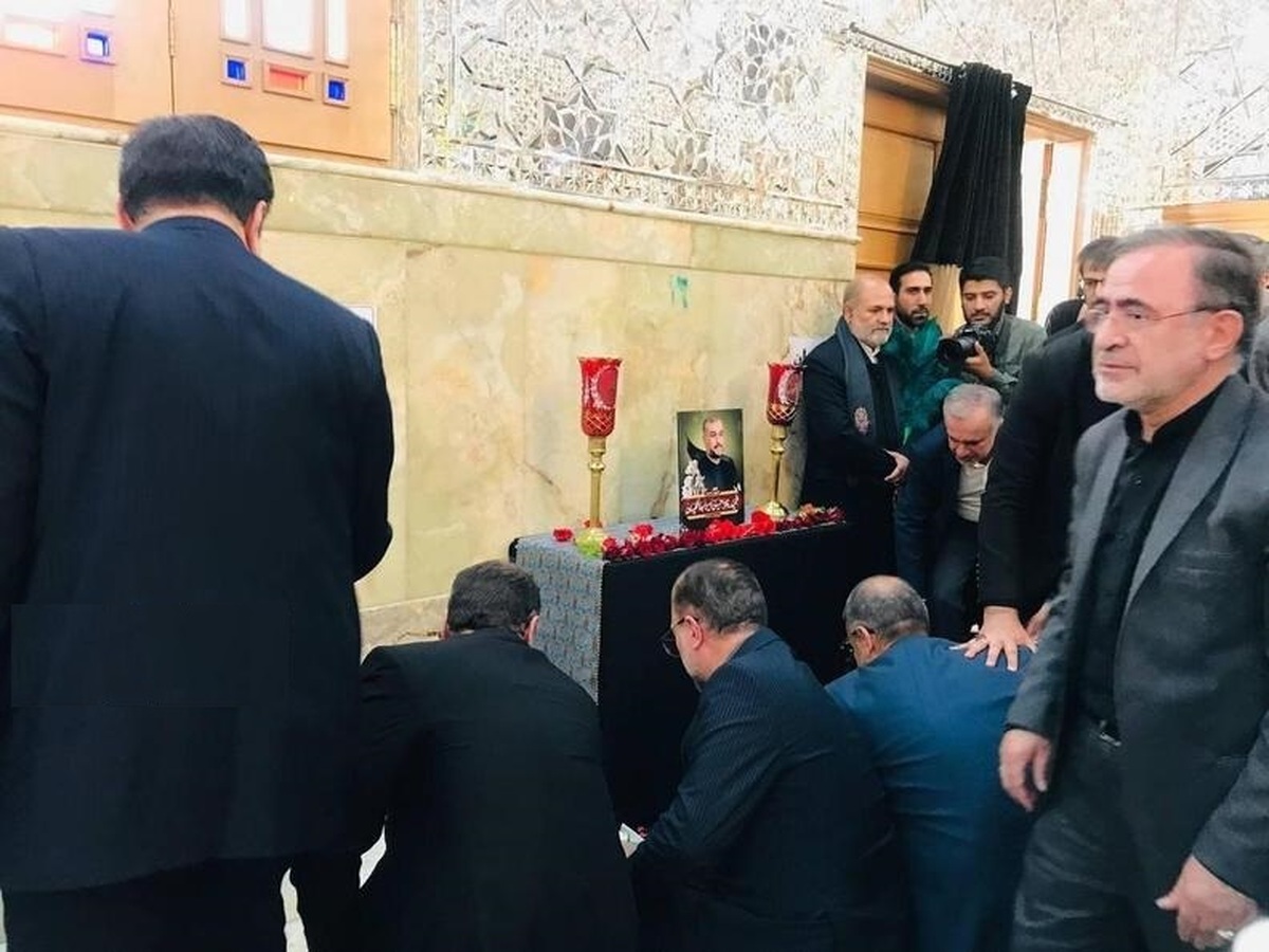 حضور سرپرست، معاونان و مدیران وزارتخارجه بر سر مزار شهید امیرعبداللهیان