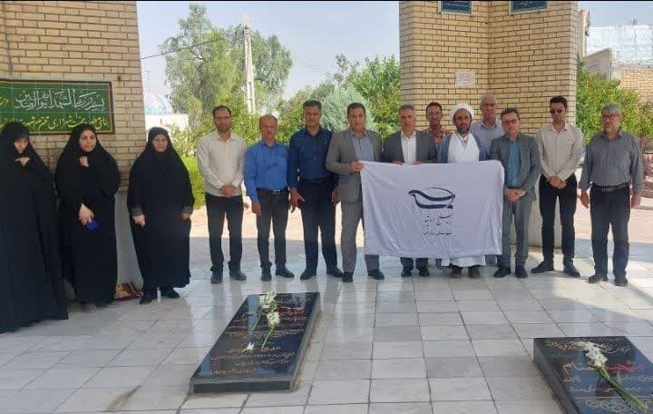 گلباران مزار مطهر شهدای گمنام و دیدار با خانواده شهید غلامی&zwnj;پورفرد