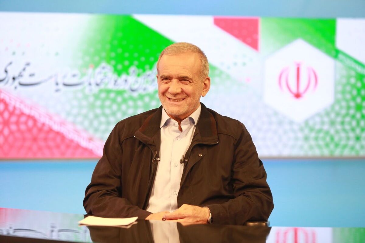 پزشکیان: باید خودمان را بروز کنیم و از غافله عقب نمانیم