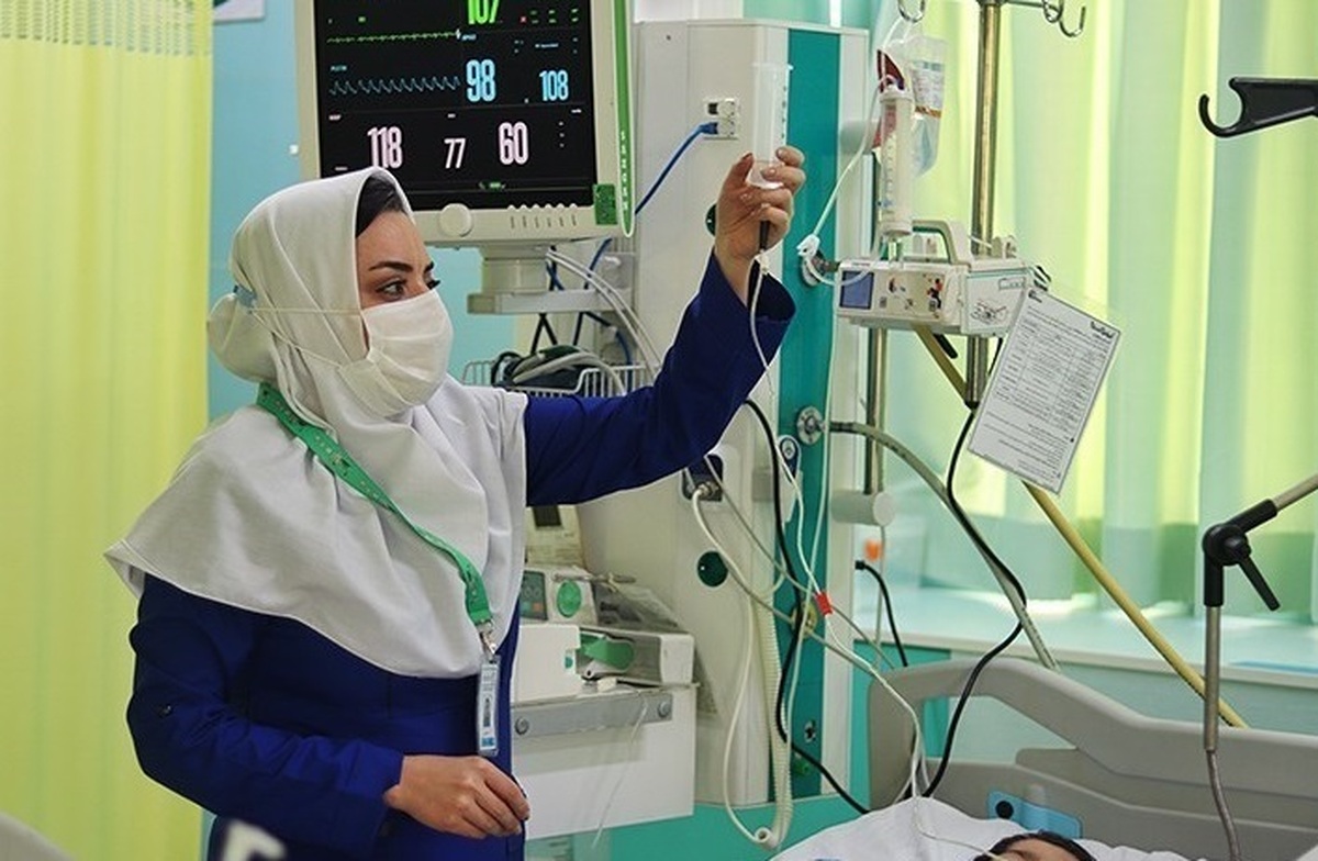 احقاق حقوق مادی و معنوی ۲۱۰ هزار پرستار در دولت شهید رئیسی
