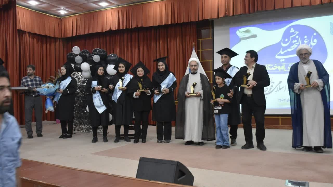 آینده کشور با مردمداری و فعالیت مضاعف ساخته میشود آینده کشور با مردمداری و فعالیت مضاعف ساخته میشود