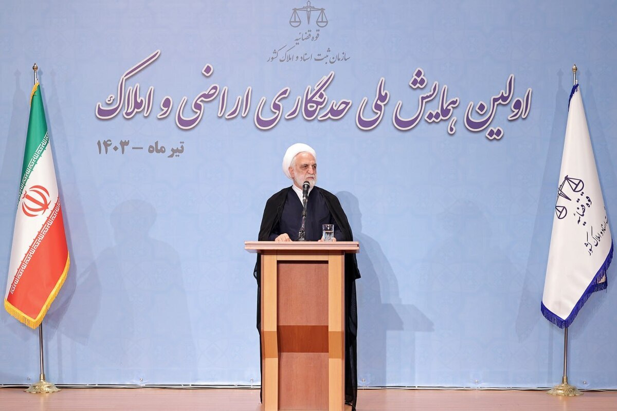 گاهی از نقد کردن به تحریف و توهین میرسیم