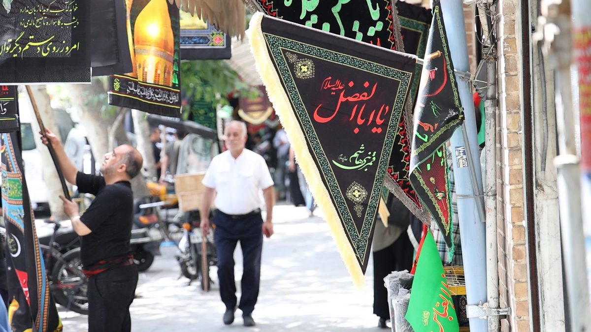 شکر خدا که زنده هستم این محرم/ بازآمدم زیر لوای اشک و پرچم +فیلم