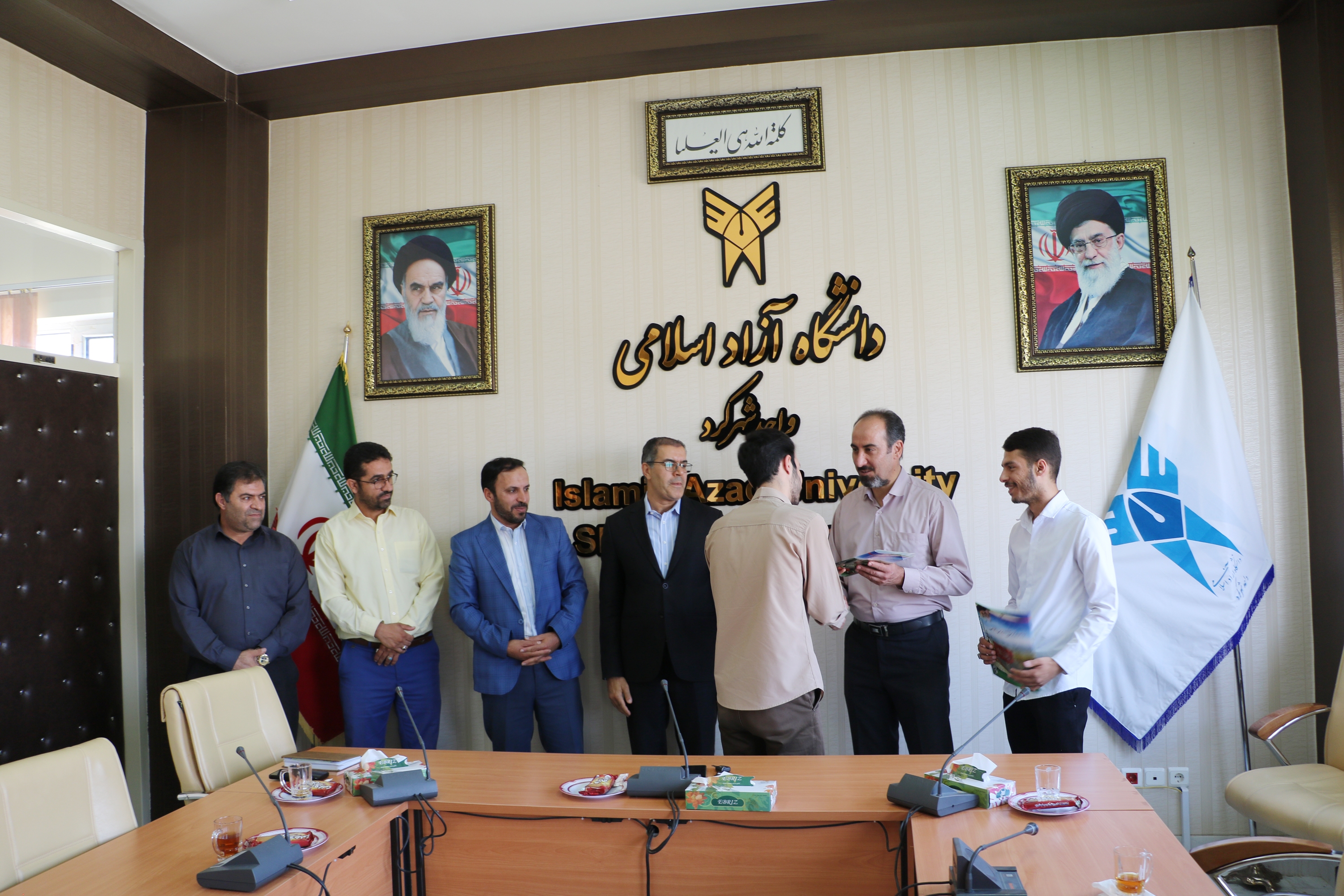 بسیج الگوی بارز فرهنگ ایثار و خدمت خالصانه به جامعه اسلامی است بسیج الگوی بارز فرهنگ ایثار و خدمت خالصانه به جامعه اسلامی است