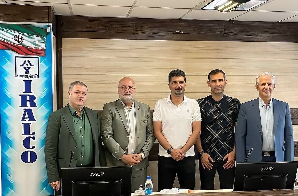 با مخالفت باشگاه اراکی برای انتقال به گل گهر؛ حسینی سرمربی آلومینیوم اراک باقی ماند