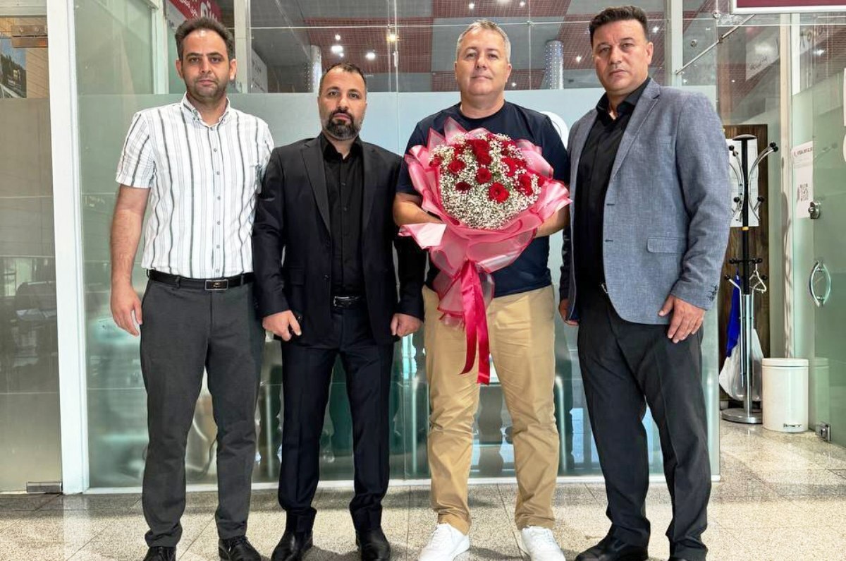 سرمربی جدید تراکتور وارد تبریز شد