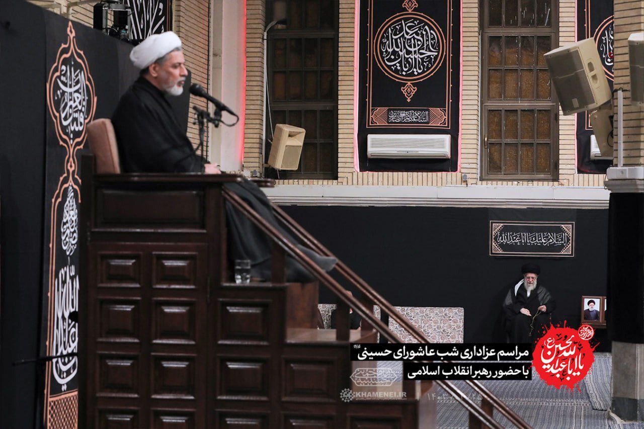 برگزاری مراسم عزاداری شب عاشورای حسینی در حضور رهبر معظم انقلاب