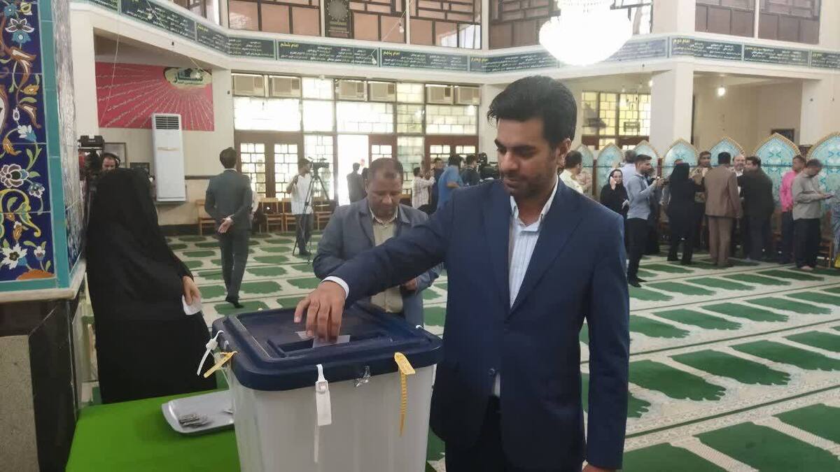 رئیس جمهور چهاردهم آستین همت را برای خدمتگزاری بالا بزند