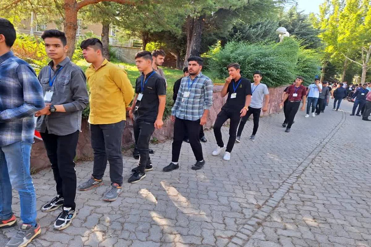 شرکت ۵۰۰ دانشآموز پسر در اردوی بر فراز قلههای دانایی
