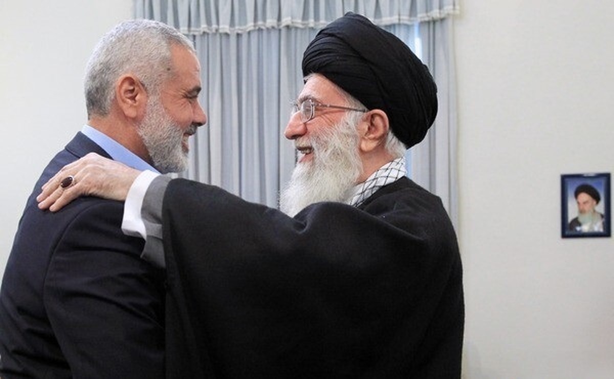 رهبر انقلاب: خونخواهی هنیه را وظیفه خود میدانیم اسرائیل زمینه مجازاتی سخت را برای خود فراهم کرد