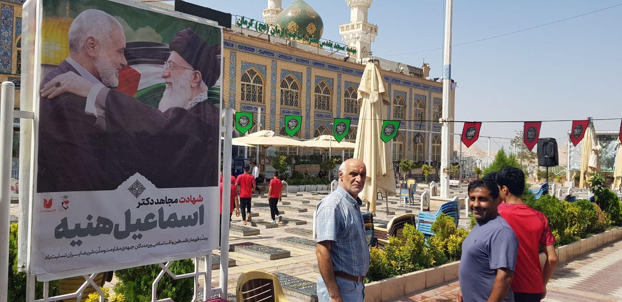 ادای احترام تیم کشتی آزاد نوجوانان دانشگاه آزاد مازندران به شهید سلیمانی ادای احترام تیم کشتی آزاد نوجوانان دانشگاه آزاد مازندران به شهید سلیمانی