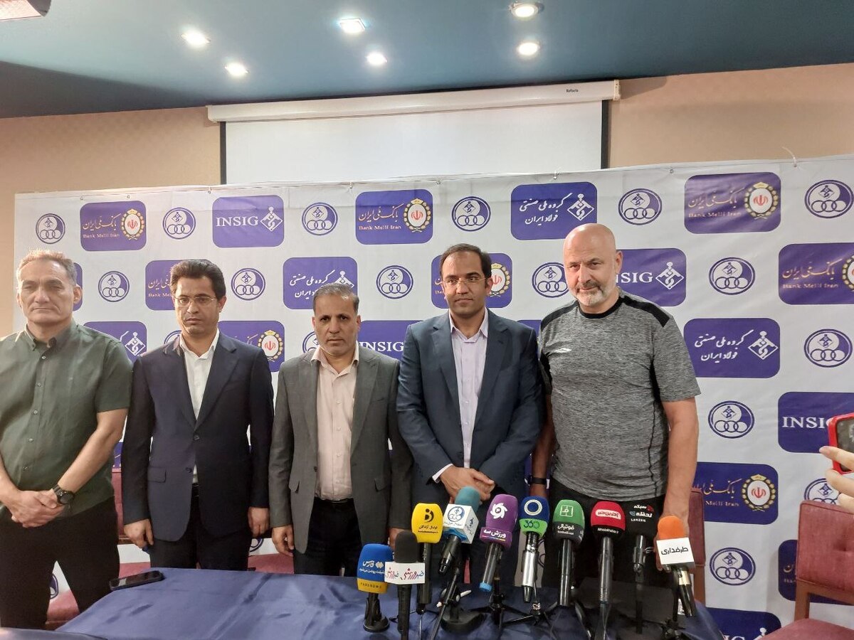 سرمربی استقلال خوزستان: فکر میکنید هرکسی به من چیزی بگوید میگویم چشم؟+ فیلم
