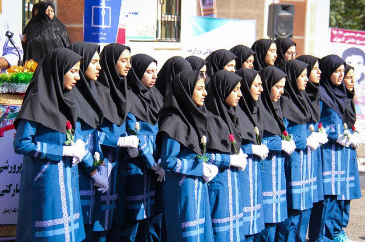 اما و اگر‌های استفاده از لباس فرم و سرویس مدرسه دانش‌آموزان