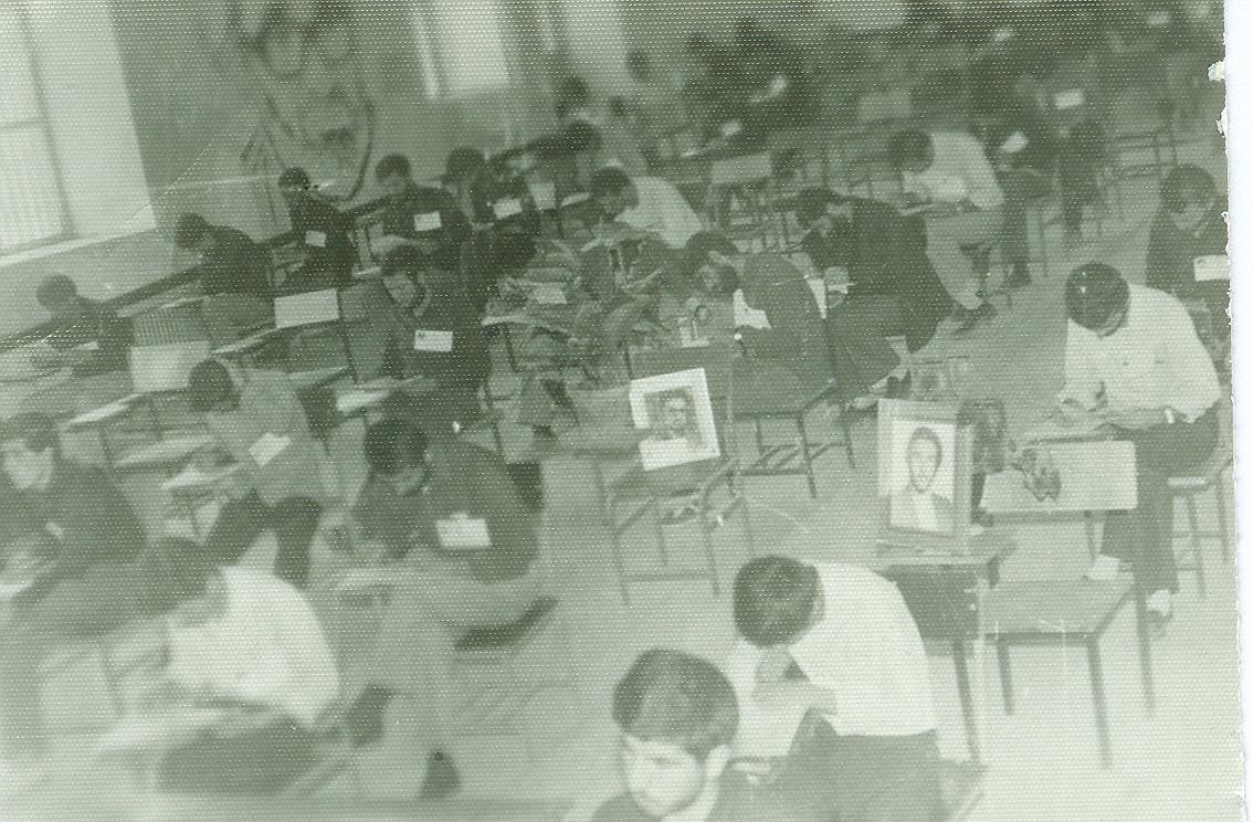 مشغول تخلیه صندلی از کامیون شدم؛ راننده خیال کرد خدمتکارم!/ هنوز هم از داوطلبان کنکور خجالت میکشم؛ دستاوردهای دانشگاه آزاد همدان در سی و شش سالگی مشغول تخلیه صندلی از کامیون شدم؛ راننده خیال کرد خدمتکارم!/ هنوز هم از داوطلبان کنکور خجالت میکشم؛ دستاوردهای دانشگاه آزاد همدان در سی و شش سالگی