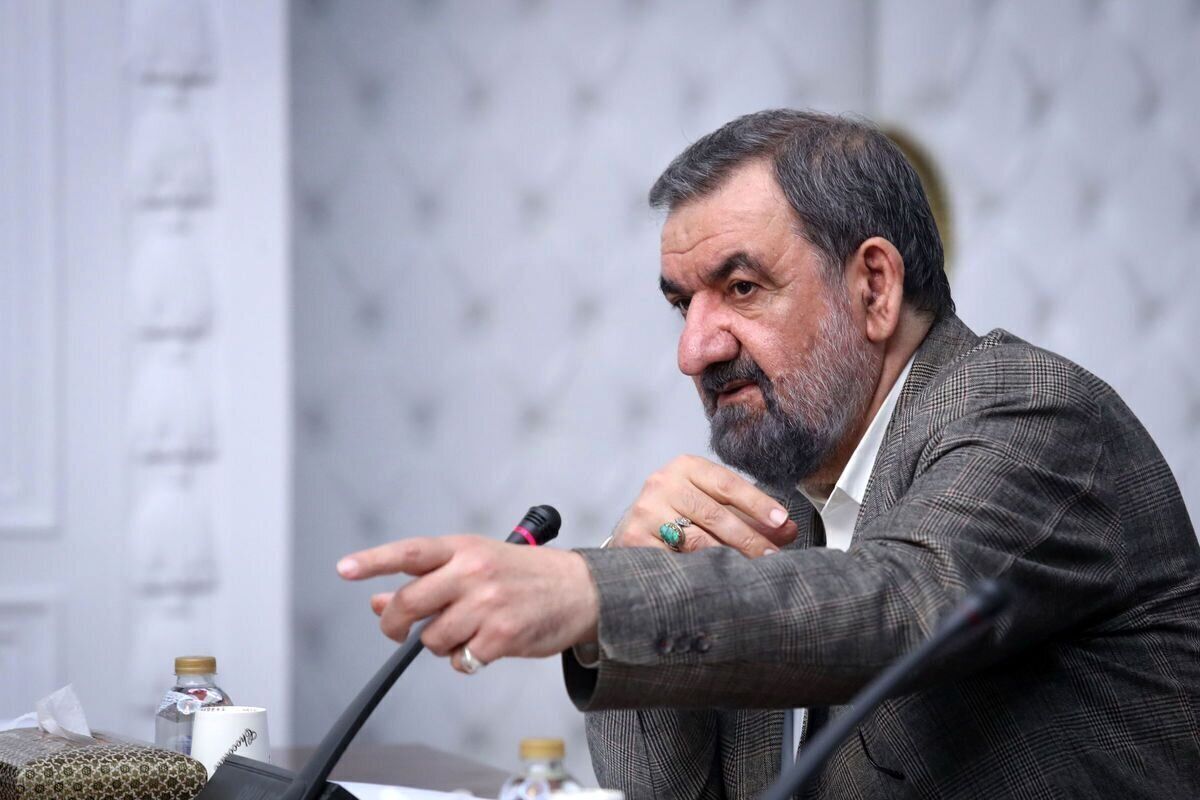 محسن رضایی: اقتدار نظامی و سیاسی بدون پشتیبانی فرهنگ و تجارت، کشور را فرسوده میکند