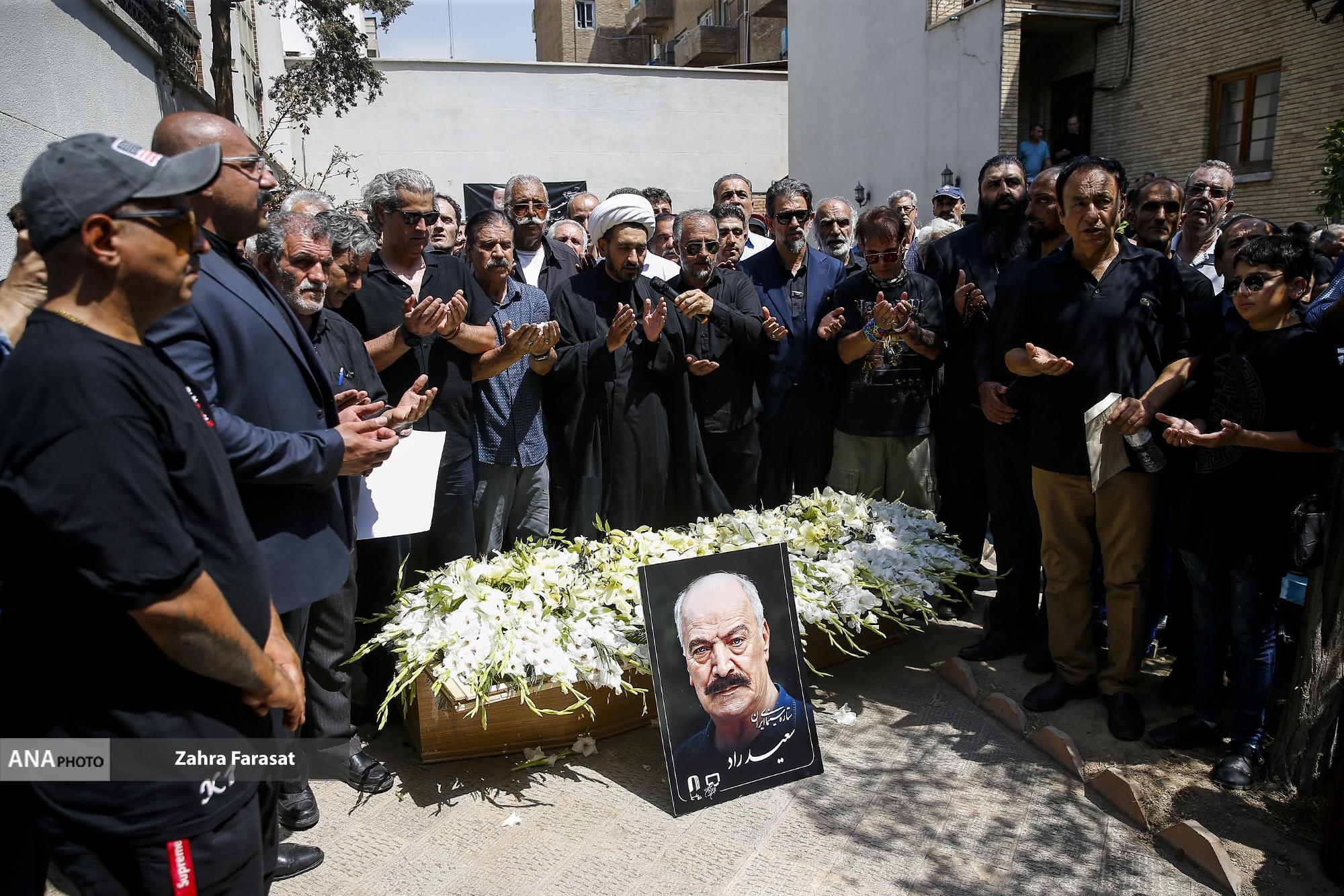 تشییع پیکر سعید راد به سوی خانه ابدی/ سینمای ایران با ستاره سروقامت وداع کرد تشییع پیکر سعید راد به سوی خانه ابدی/ سینمای ایران با ستاره سروقامت وداع کرد