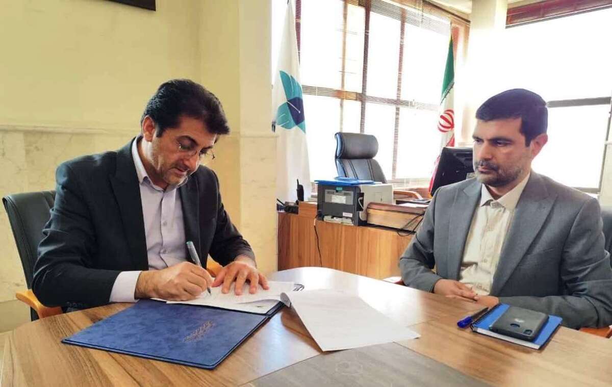 انعقاد تفاهمنامه همکاری دانشگاه آزاد با یک مرکز صنعتی برای تولید قطعات الکترونیکی