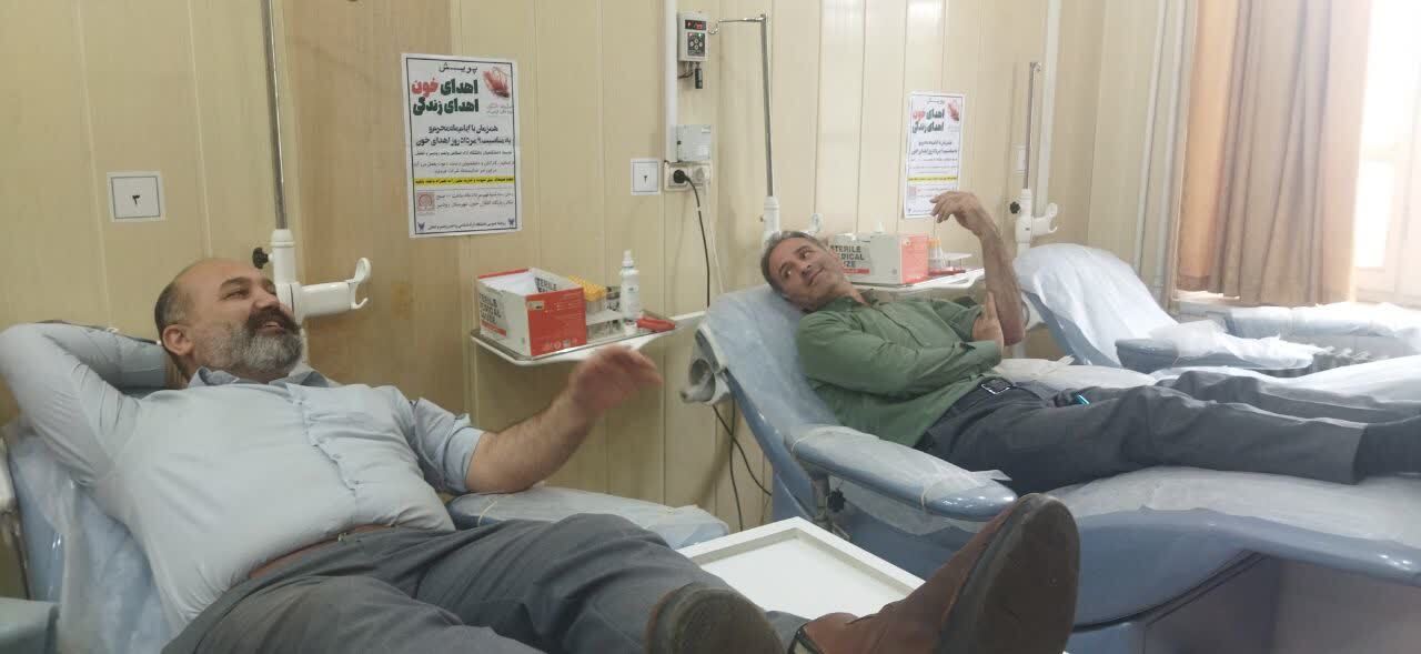 استقبال دانشجویان دانشگاه آزاد از پویش &laquo;اهدای خون، اهدای زندگی&raquo;