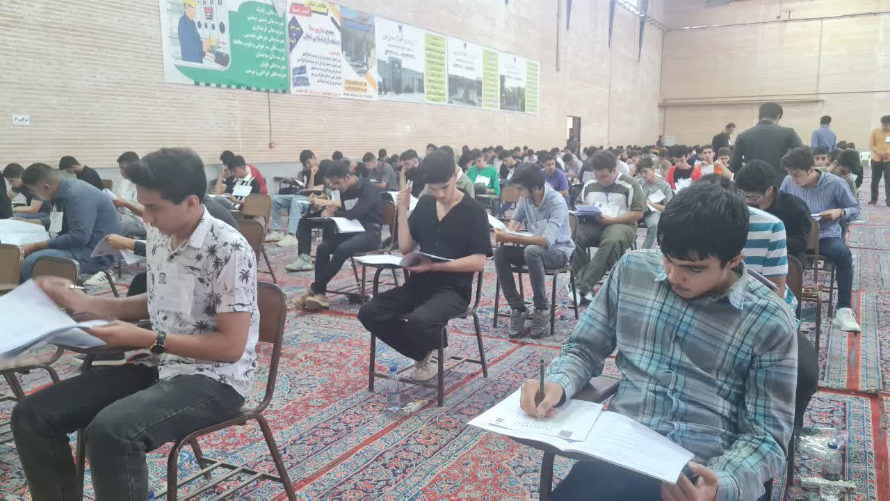 رقابت داوطلبان کاردانی پیوسته و کارشناسی ناپیوسته در دانشگاه آزاد لنجان رقابت داوطلبان کاردانی پیوسته و کارشناسی ناپیوسته در دانشگاه آزاد لنجان