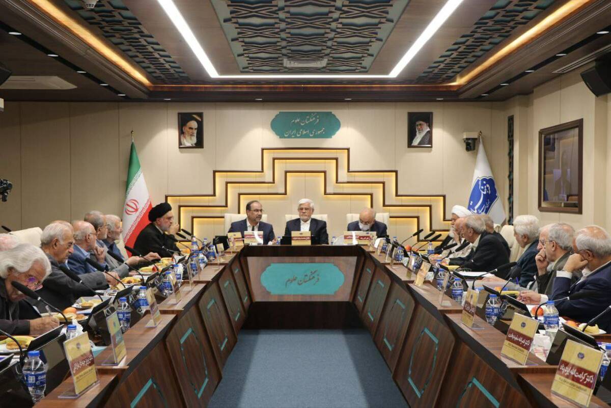 عارف: محافظه کاری مدیریت دانشگاهها و دخالتهای بیرونی باعث سکوت قبرستانی در دانشگاهها شده است