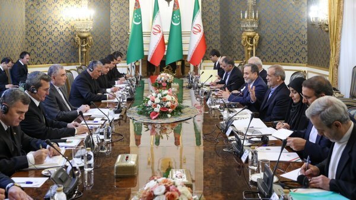 پزشکیان: شخصاً اجرای تعهدات به امضا رسیده با ترکمنستان را پیگیری میکنم خواهرخواندگی دو بندر امیرآباد و ترکمنباشی به امضا رسید