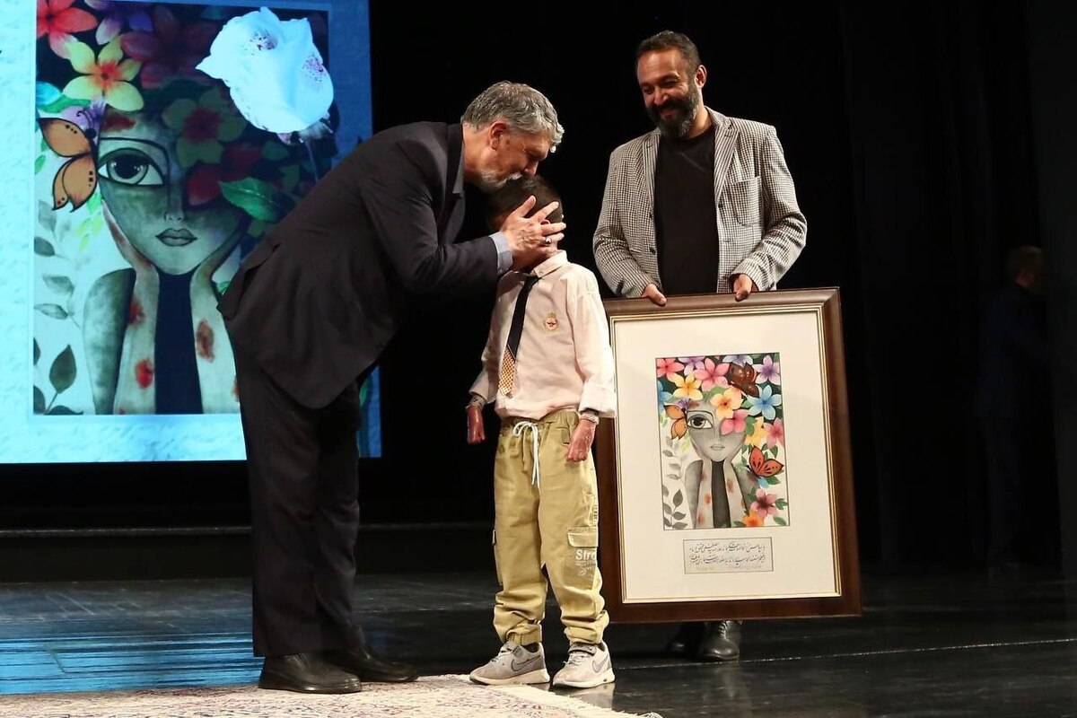 رونمایی از «حماسه پروانه» با حضور سید عباس صالحی تأثیر تحریم دارو بر رنج بیماران پروانهای روی پرده رفت