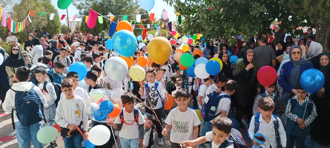 تحصیل ۳ هزار و ۲۰۰ دانشآموز در مدارس سمای ابهر تحصیل ۳ هزار و ۲۰۰ دانشآموز در مدارس سمای ابهر